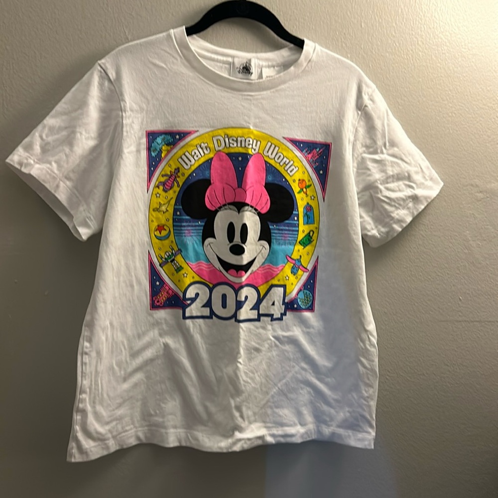 Disney authentic 2024 retro color tee women’s medium